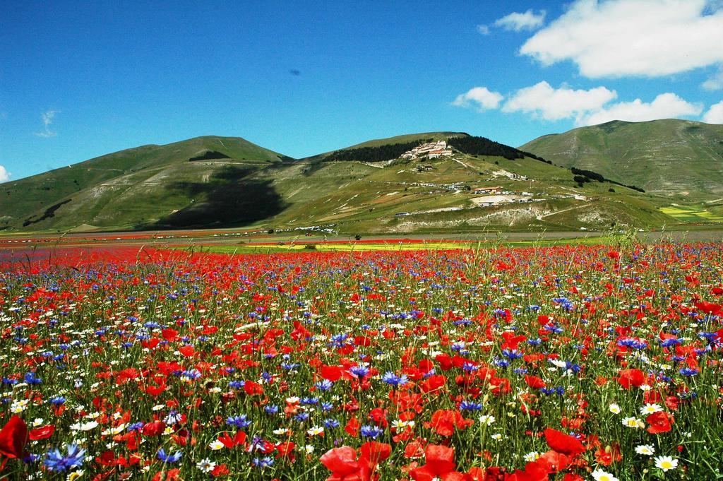 Hotel Europa Norcia Bagian luar foto