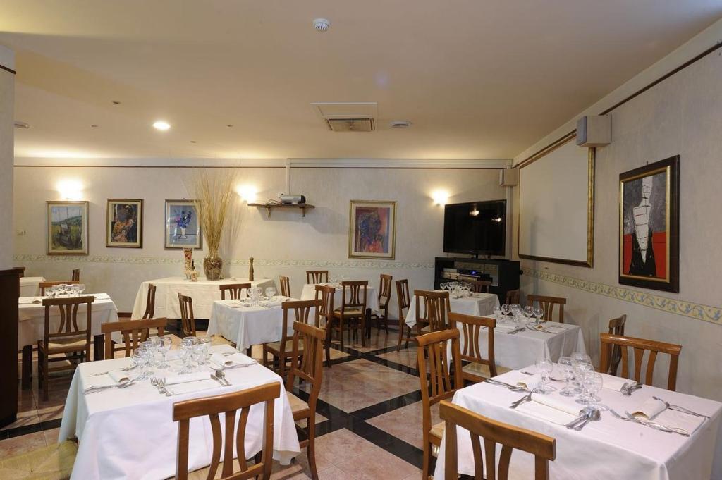 Hotel Europa Norcia Bagian luar foto