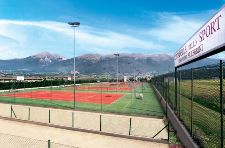 Hotel Europa Norcia Bagian luar foto